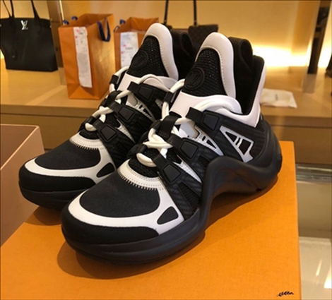 Louis Vuitton Archlight Sneakers Txiv neej zam khau khau khau ntawm Carousell