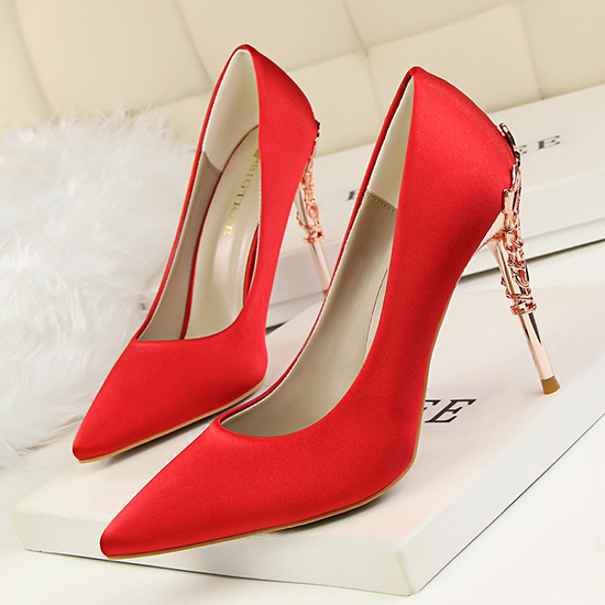 Versi Korea saka fashion seksi abang logam tumit wanita tumit dhuwur tumit nunjuk toe satin wedding shoes